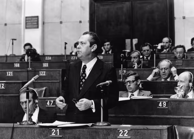 Φωτογραφία 40: European Commissioner Petrus LARDINOIS during a plenary session in Strasbourg, June 14-18, 1976