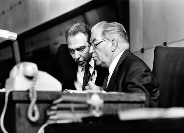 Φωτογραφία 19: President of the European Commission François-Xavier ORTOLI (L) and EP President Georges SPENALE during a plenary session in Strasbourg, June 14-18, 1976
