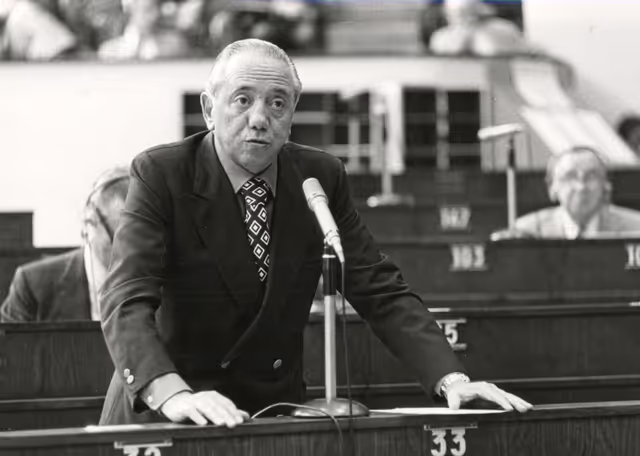 Φωτογραφία 5: Achille CORONA during a plenary session in Strasbourg, June 14-18, 1976