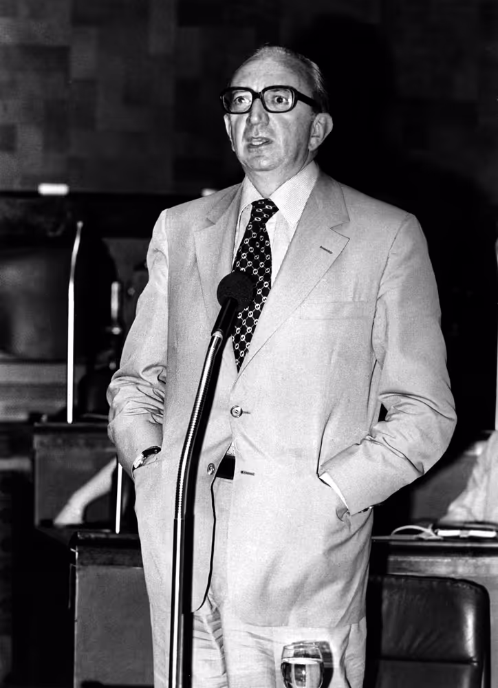 Various pictures in June 1976