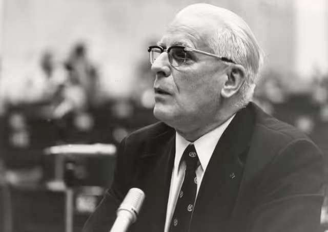 Fotografie 22: Plenary session in October 1976