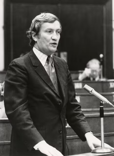 Fotografie 11: Plenary session in October 1976