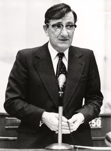 Fotografie 9: Plenary session in October 1976