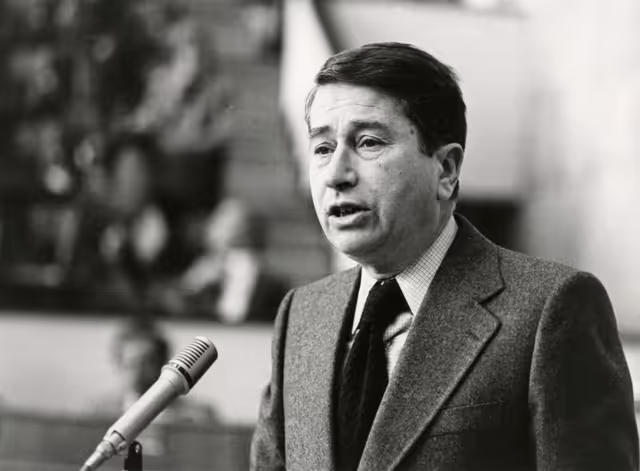 Fotografie 3: Plenary session in October 1976