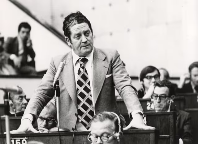 Fotografie 15: Plenary session in October 1976