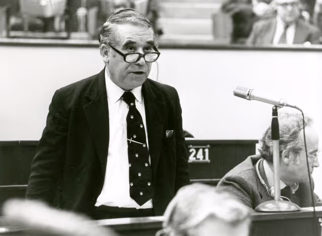 Fotografie 20: Plenary session in October 1976