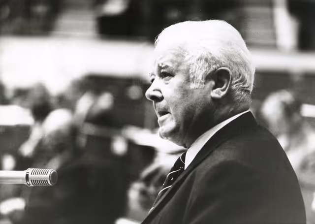 Fotografie 6: Plenary session in October 1976