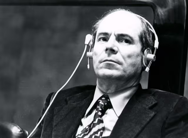 Fotografie 7: Plenary session in October 1976