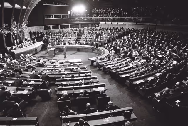 Billede 1: President Valery GISCARD d'ESTAING Inaugurate the Palais de l'Europe in Strasbourg
