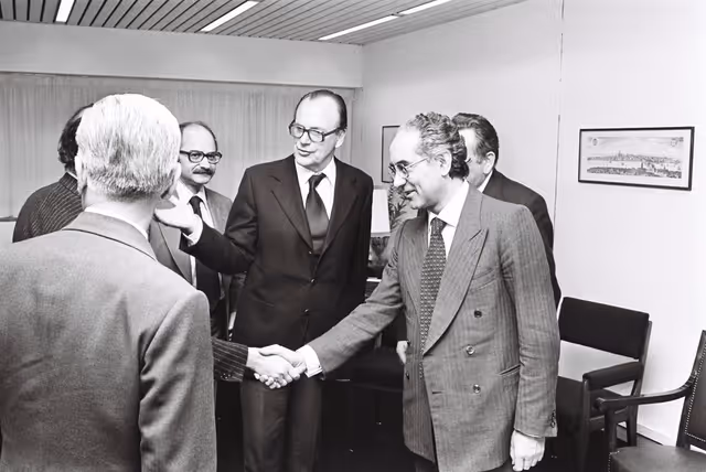 Fotografia 4: Emilio COLOMBO meets with a Greek delegation in Strasbourg
