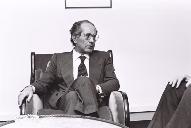 Fotografia 6: Emilio COLOMBO meets with a Greek delegation in Strasbourg