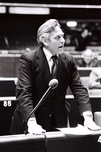 Nuotrauka 14: Plenary session in Strasbourg in April 1977
