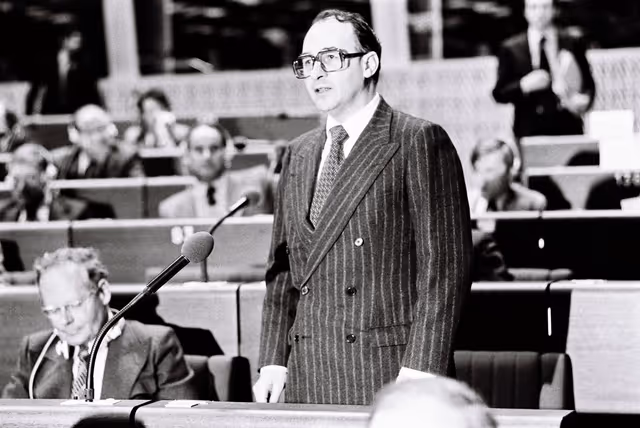 Nuotrauka 21: Plenary session in Strasbourg in April 1977