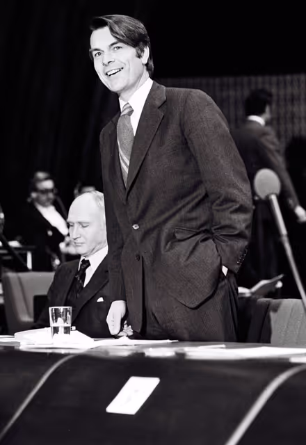 Foto 6: Takeover of David OWEN in the United Kingdom Presidency