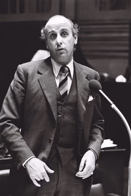 Foto 26: Member of the European Commission Etienne DAVIGNON during a session in Luxembourg on October 1977.