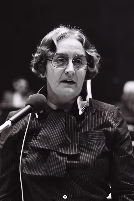 Photo 50: The delegue Karen DAHLERUP during a session in October 1977.