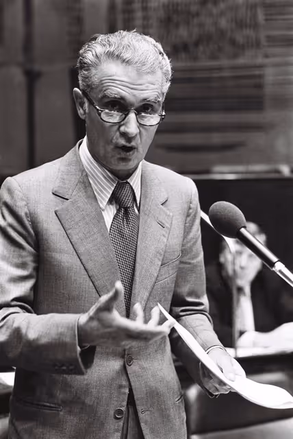 Foto 13: European Commissioner Antonio GIOLITTI during a session in Luxembourg on October 1977.