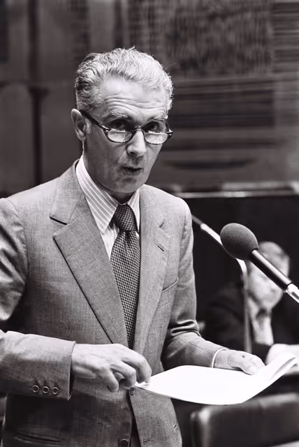 Foto 12: European Commissioner Antonio GIOLITTI during a session in Luxembourg on October 1977.