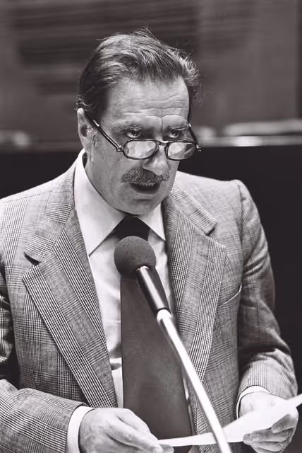 Foto 19: European Commissioner Lorernzo NATALI during a session in Luxembourg on October 1977.