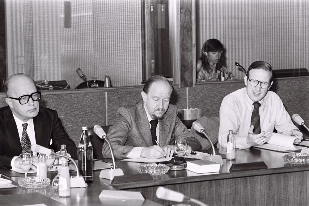 Press conference 1977-10