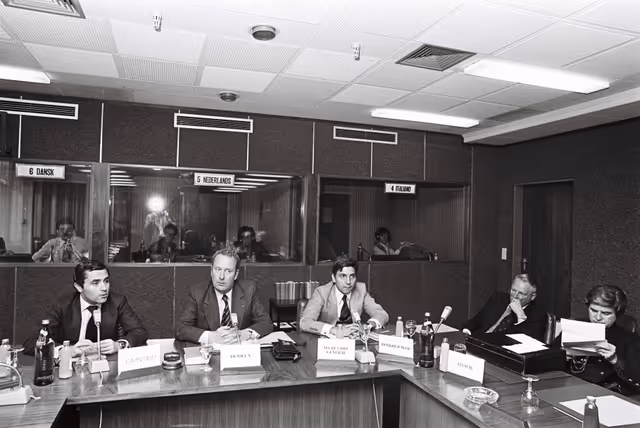 Fotografia 5: Plenary Session in Luxembourg on October 1977.