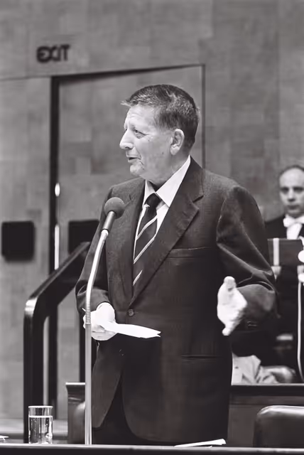 Photo 24: The delegue Giorgio AMENDOLA during a session in October 1977.
