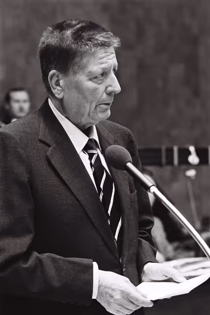 Photo 17: The delegue Giorgio AMENDOLA during a session in Luxembourg in October 1977.