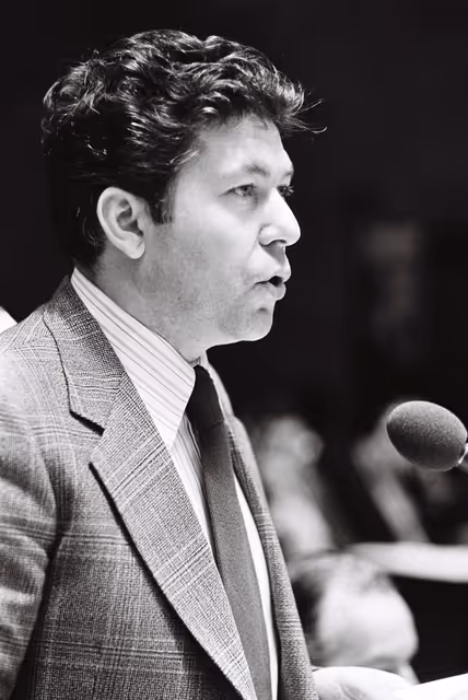 Photo 12: The delegue Ferruccio PISONI during a session in Luxembourg on October 1977.