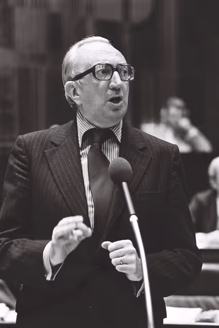 Foto 23: Henri SIMONET, President of the Council of Ministers, during a session in Luxembourg in October 1977.