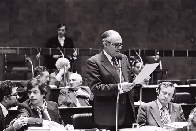 Foto 13: The delegue Michael Norman SHAW during a session in Luxembourg in October 1977.