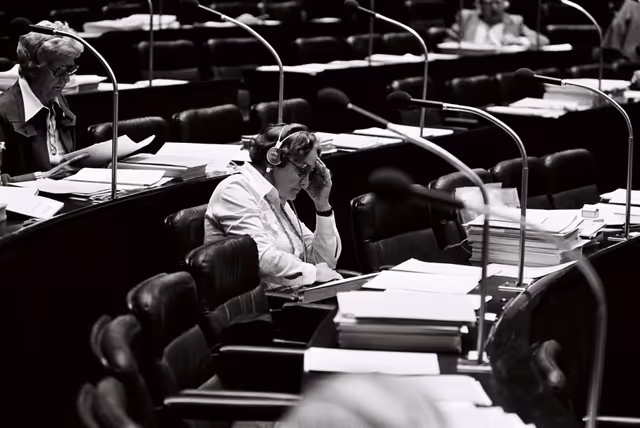 Foto 1: The delegue Karen DAHLERUP during a session in October 1977.