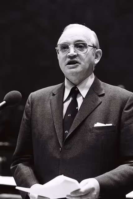 Photo 40: The delegue Hans-Jurgen KLINKER during a session in Luxembourg in October 1977.