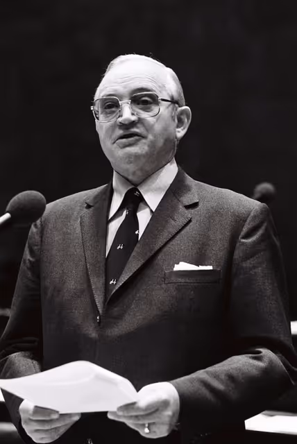 Photo 41: The delegue Hans-Jurgen KLINKER during a session in Luxembourg in October 1977.