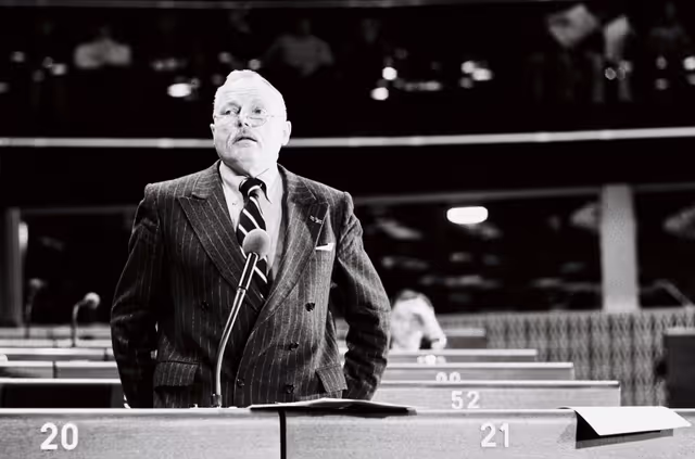 Fotografia 2: Cornelis BERKHOUWER, MEP and former EP President, during a plenary session in December 1977.