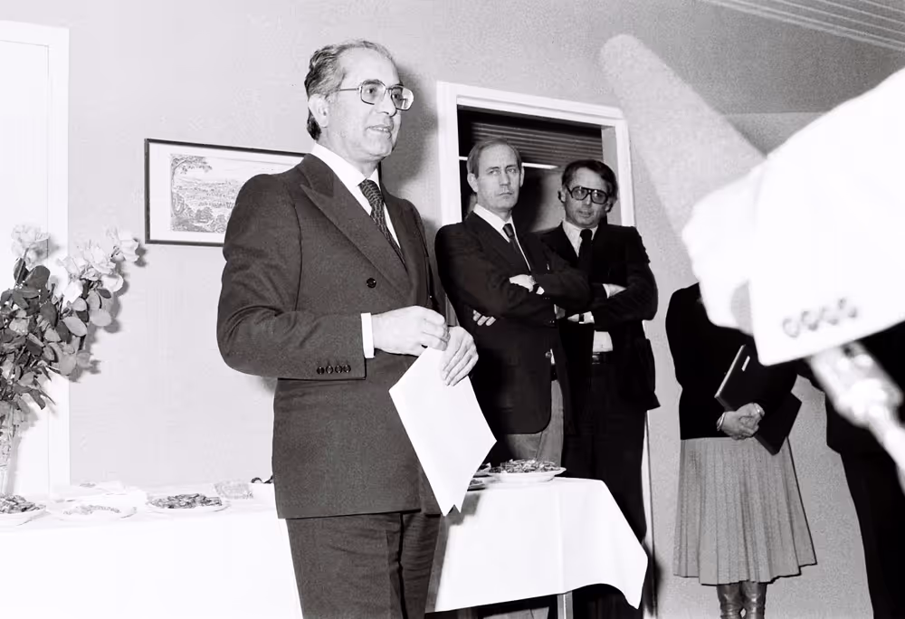 Emilio COLOMBO meets with journalists in Strasbourg