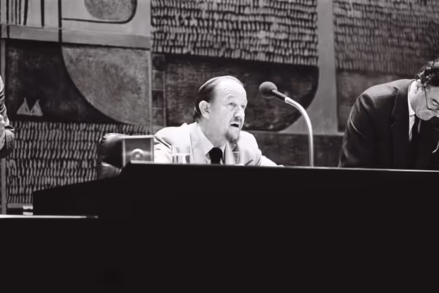 Fotografie 10: Erik Carl HOLST during a plenary session in Luxembourg, July 1978.