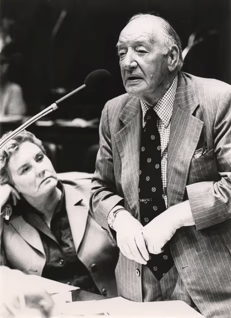 Fotografie 35: Robert EDWARDS during a plenary session in Luxembourg, 3-7 July 1978.