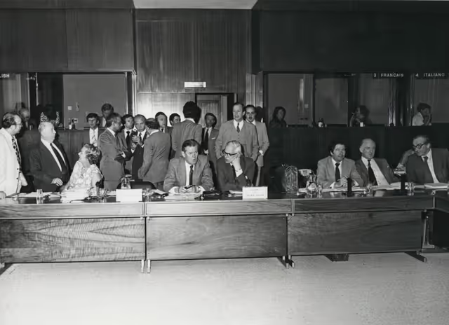 Michael YEAST (cR) and Lord BRUCE of DONINGTON (cL) during a Parliament - Council concertation, in Luxembourg, July 24, 1978.