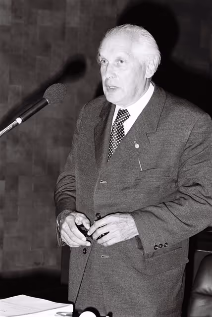 Foto 2: The delegue Erwin LANGE during a session in Luxembourg in September 1978.