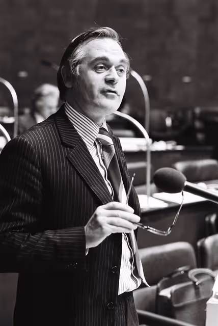 Foto 18: George CUNNINGHAM, Member of the European Parliament, during a session in Luxembourg in September 1978.