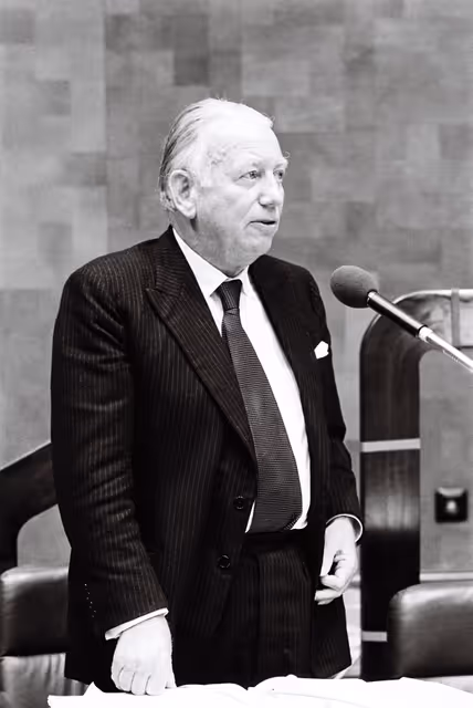 Foto 40: Sir Derek WALKER-SMITH, during a session in Luxembourg on September 1978