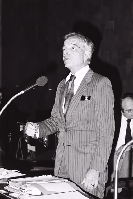 Foto 11: The delegue Hellmut SIEGLERSCHMIDT during a session in Luxembourg in September 1978.