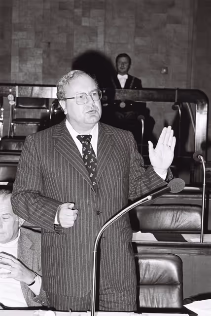 Foto 2: BANGEMANN Martin during the plenary Session in september 1978