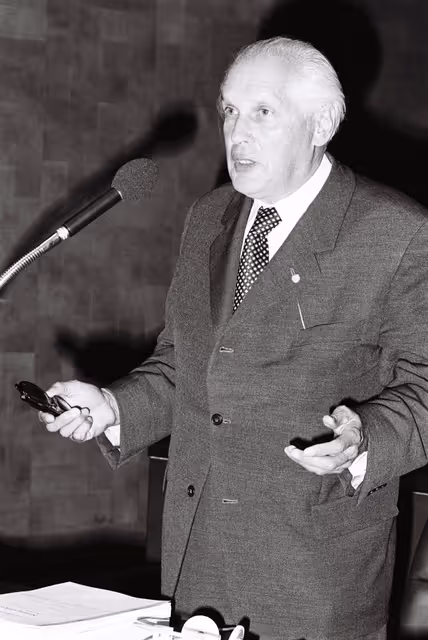 Foto 4: The delegue Erwin LANGE during a session in Luxembourg in September 1978.