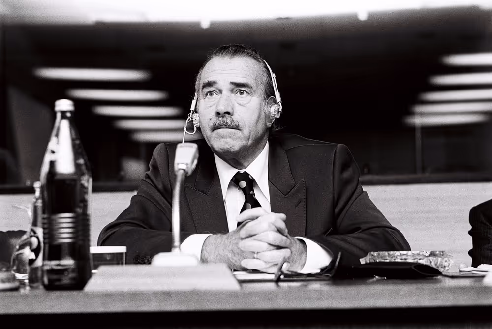 Hans Edgar JAHN, Lord Nicholas BETHELL and Lord John ARDWICK (both not in the picture) hold a press conferences in Luxembourg, October 1978