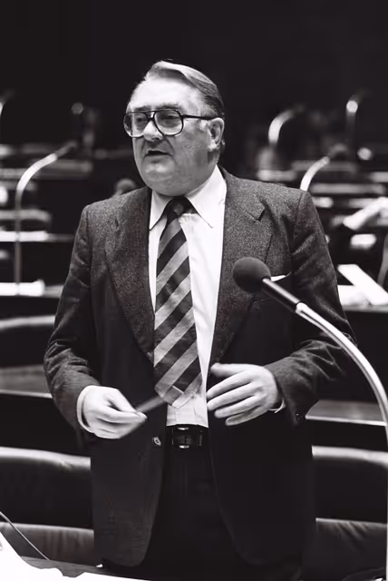Foto 1: The delegue Heinrich AIGNER during a session in October 1978.