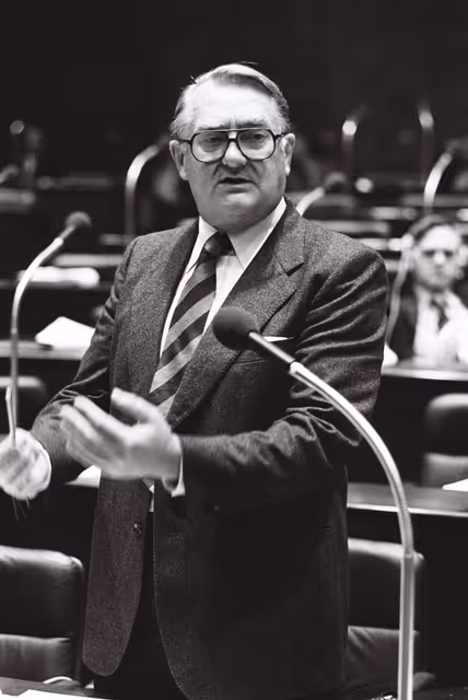 Foto 3: The delegue Heinrich AIGNER during a session in October 1978.