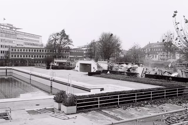 Zdjęcie 12: Demolition of the former EP building in Strasbourg, November 1978..