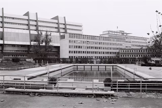 Zdjęcie 15: Demolition of the former EP building in Strasbourg, November 1978..