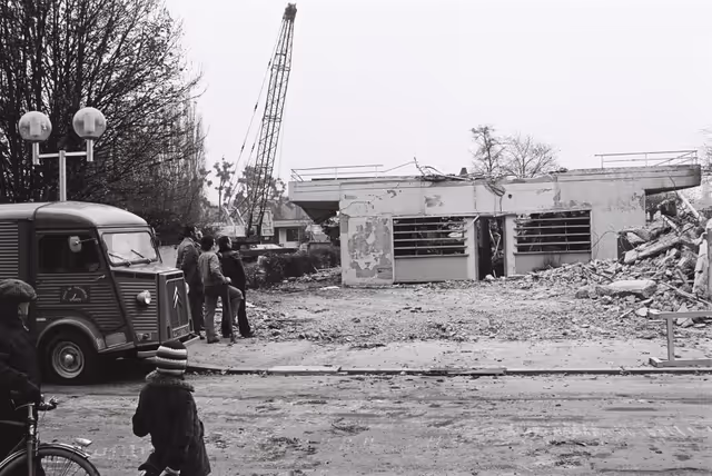 Zdjęcie 14: Demolition of the former EP building in Strasbourg, November 1978..